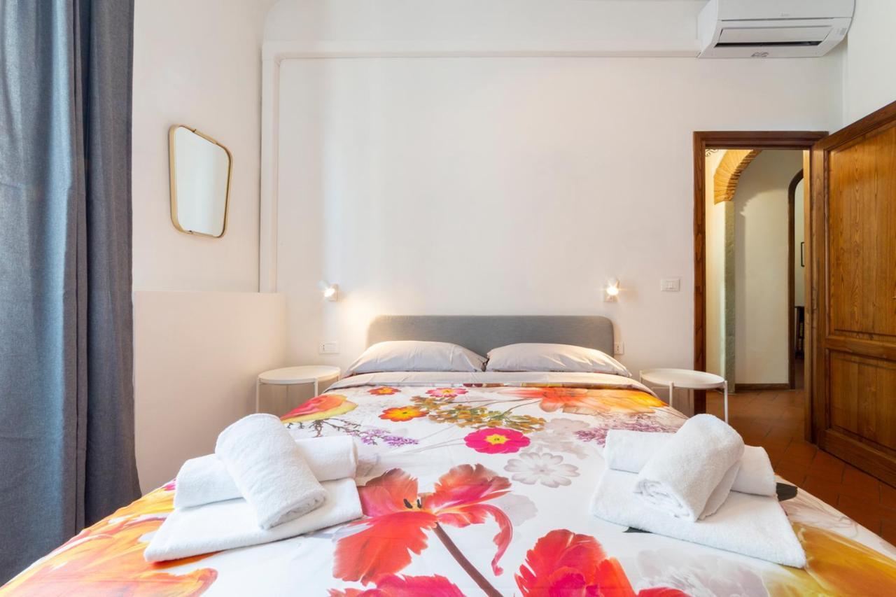 110 Sqm Apartment 6 Sleeps In Santa Croce Florence Exterior photo