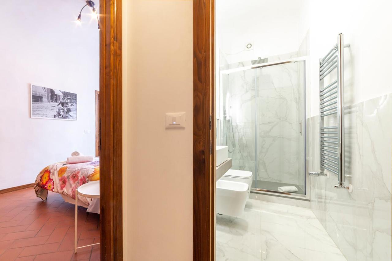 110 Sqm Apartment 6 Sleeps In Santa Croce Florence Exterior photo